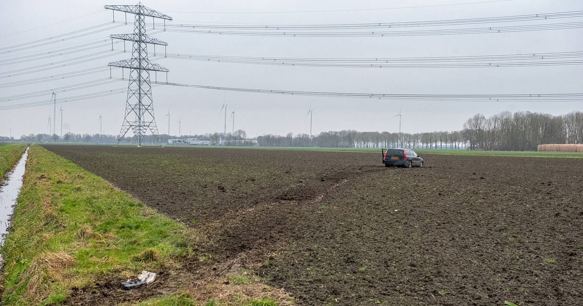 112-nieuws: Automobilist belandt op akker in Scheemda • Mogelijke mishandeling in Marum - RTV Noord