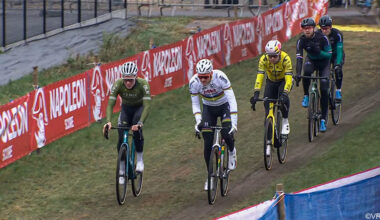LIVESTREAM (15 uur): Van der Poel en Van Aert komen met de fiets naar Loenhout: "Misschien wordt het weer een sprint"