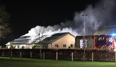 Brand legt schuur in Lunteren grotendeels in de as