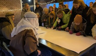 Sfeervolle herderstocht door Onstwedde: 'We willen vrede verkondigen'