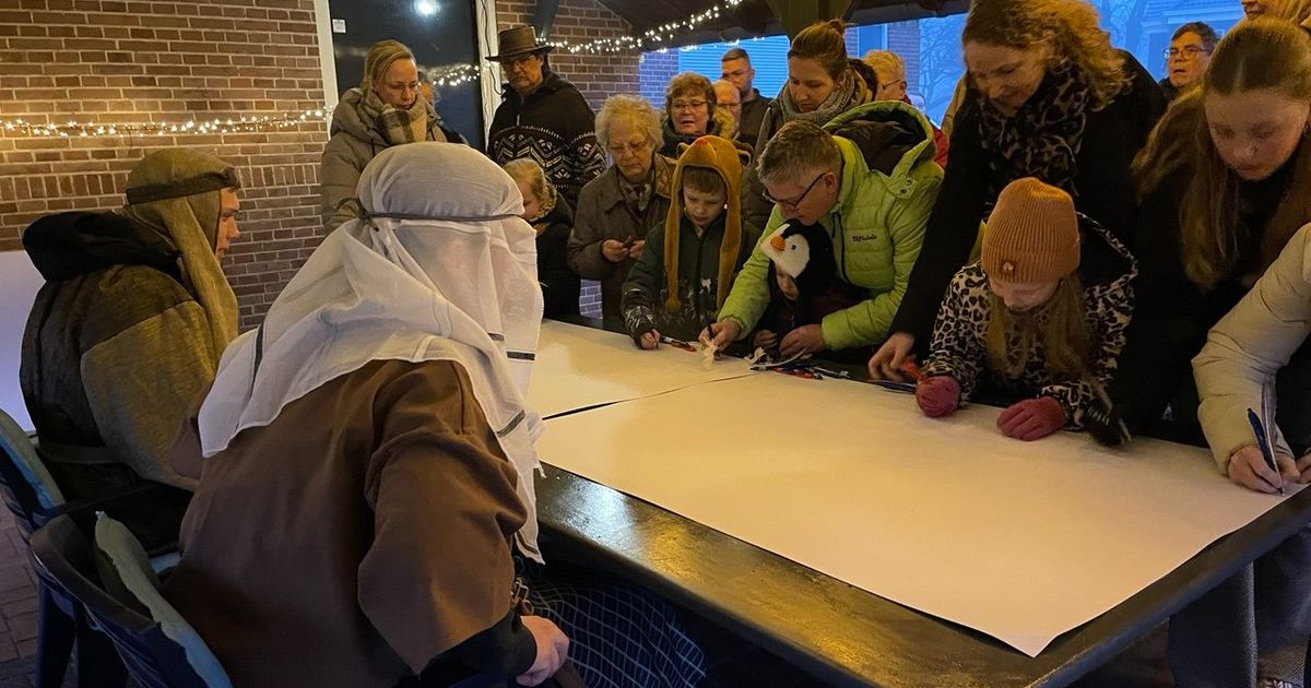 Sfeervolle herderstocht door Onstwedde: 'We willen vrede verkondigen'