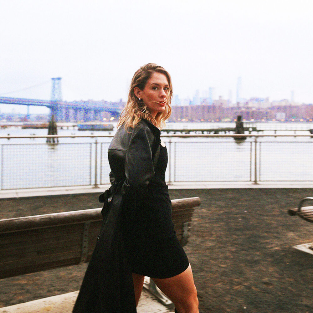 Anna of the North - Girl In A Bottle (★★★★): Een luid verlangen naar liefde