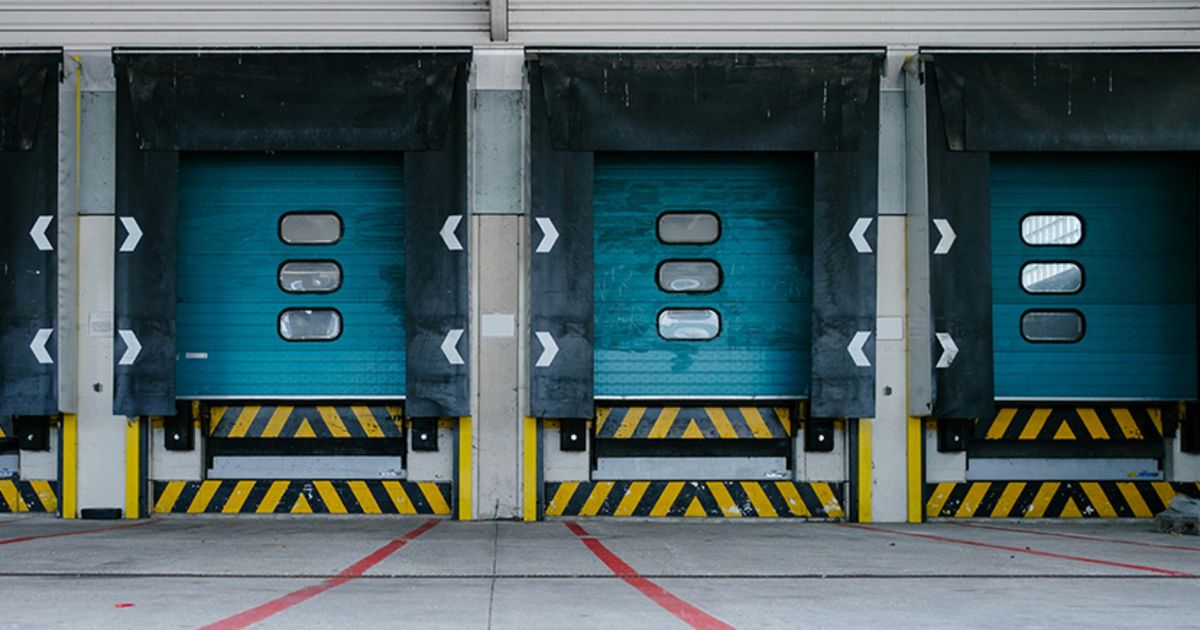 Illegale werknemers ontdekt in distributiecentrum - Rijnmond