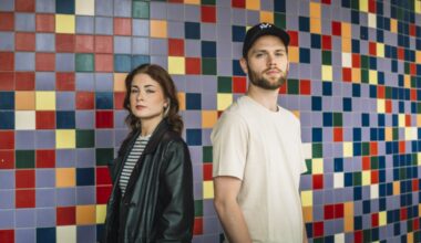 Zangeres Eline Edens is een voorbeeld voor haar broer Martin. ‘Ze snapt hoe mijn hoofd werkt’