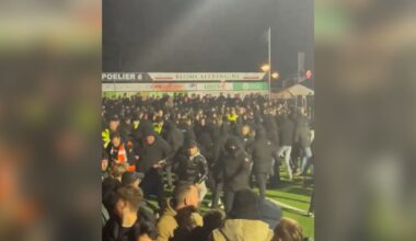 Massale vechtpartij op het veld na bekerwinst FC Twente op Spakenburg - RTV Oost