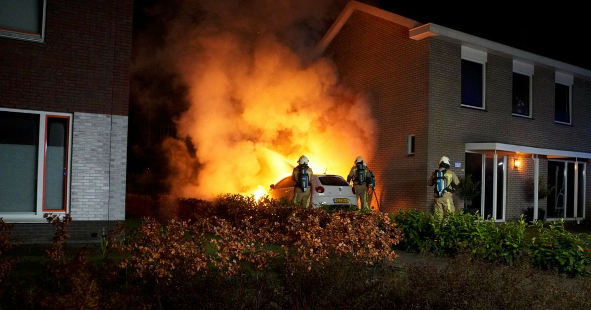 Politie houdt minderjarige jongen aan in onderzoek naar autobranden in Assen