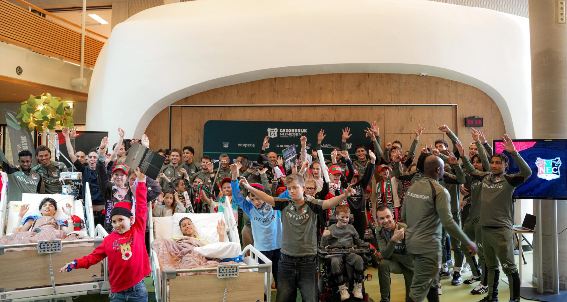 NEC op bezoek bij Amalia Kinderziekenhuis: "Dit is prachtig"