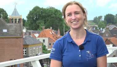 Jonge dorpsgids laat Winsum door haar ogen zien: ‘Je gaat van de drukke hoofdstraat naar een idyllische tuin’