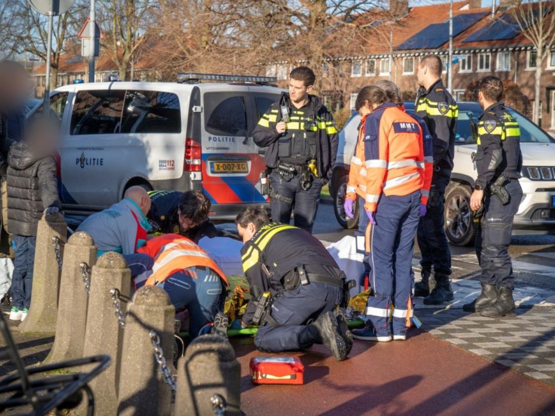Een vrouw raakte gewond en moest naar het ziekenhuis.