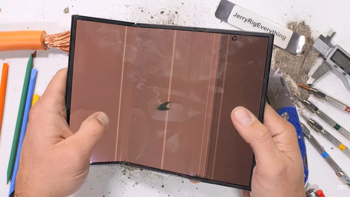 ©JerryRigEverything