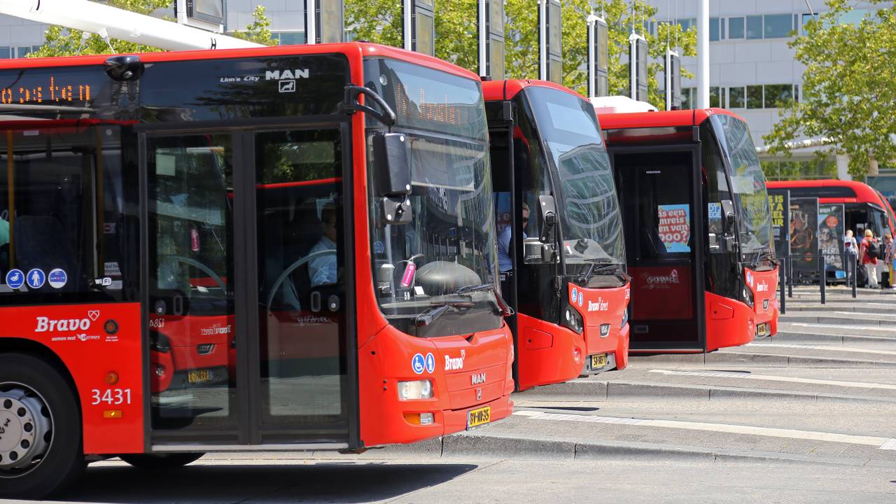 Een impressie van het nieuwe ondergrondse busstation in Eindhoven (beeld: gemeente Eindhoven)