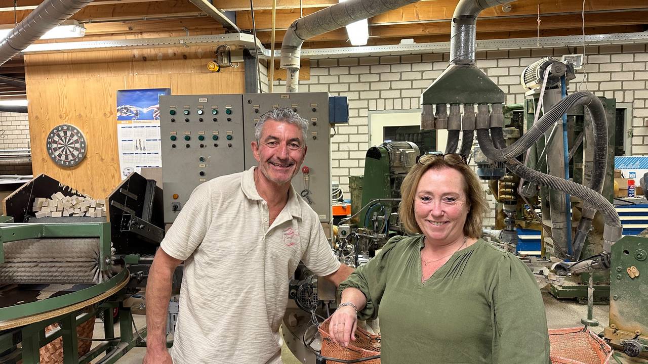 Een kijkje in de klompenmakerij van Kaathoven.