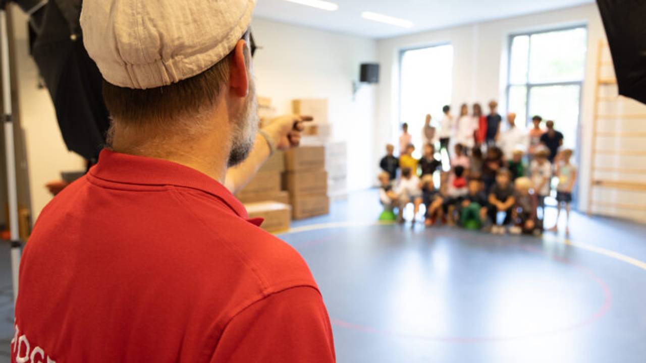 Van middelvingers tot uitstekende tongen: het leven van een schoolfotograaf