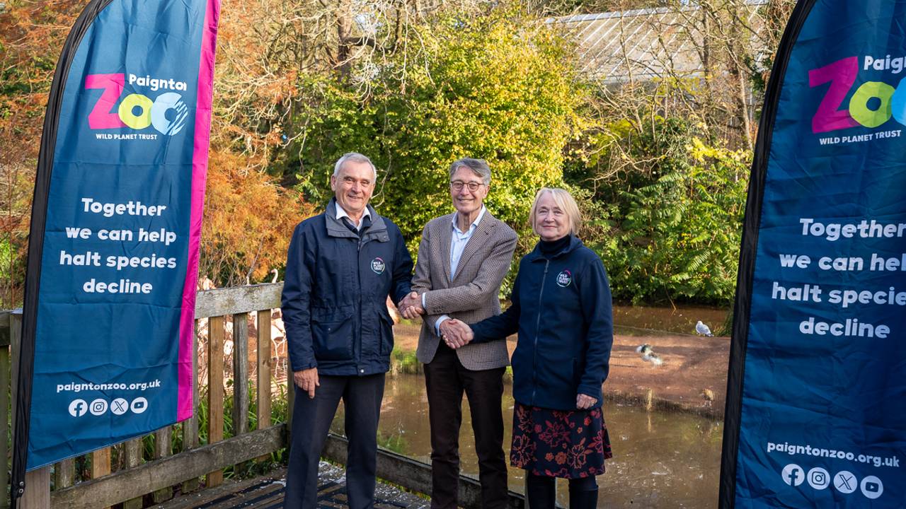 Stephen Kings (interim CEO van de dierenparken), Dirk Lips (algemeen directeur Libéma) en Sarah Barr (hoofd van Wild Planet Trust)