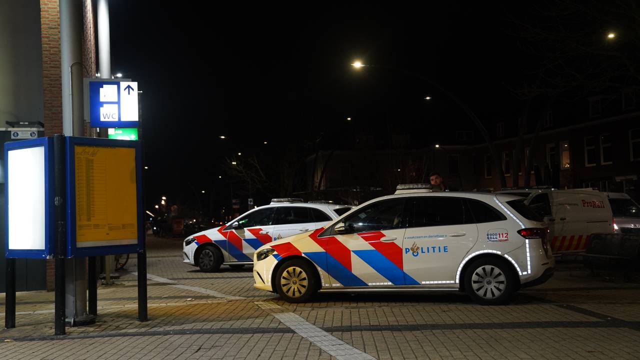 Politie bij station Boxtel zondagavond (foto: Bart Meesters / Persbureau Heitink).