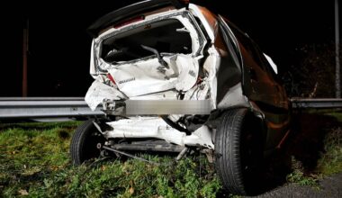 Een van de auto's die achterop reed (foto: Toby de Kort / Persbureau Heitink).