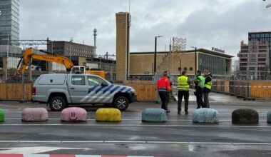De omgeving is volledig afgezet bij het station in Eindhoven na de vondst van een explosief.