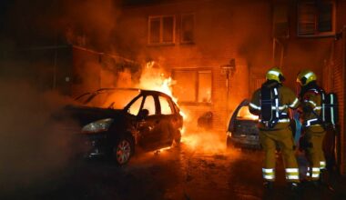De brandweer bluste het vuur in Schijndel (foto: Bart Meesters/Persbureau Heitink).