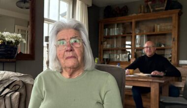 112-nieuws: Jet (95) ziet paarden vastzitten in sloot: 'Dacht dat die ene dood was’ • Vuurwerk zorgt mogelijk voor brand in dakgoot Helmondse woningen