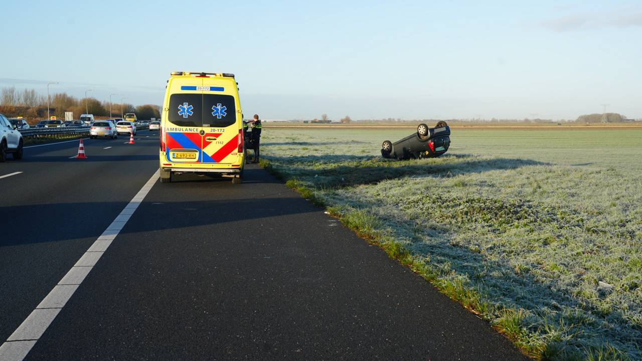 112-nieuws: Vrouw ongedeerd na crash met auto op A59 bij Sprang-Capelle • Man (19) opgepakt die fiets met twee tieners erop aanreed - Omroep Brabant