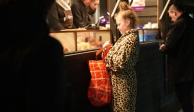 Drukte bij oliebollenkramen: lange rijen en afhalen in badjas - RTV Utrecht