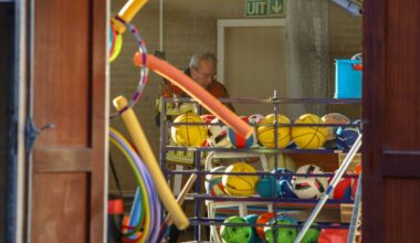 Brandweer in actie wegens rook in schoolgebouw Leeuwarden
