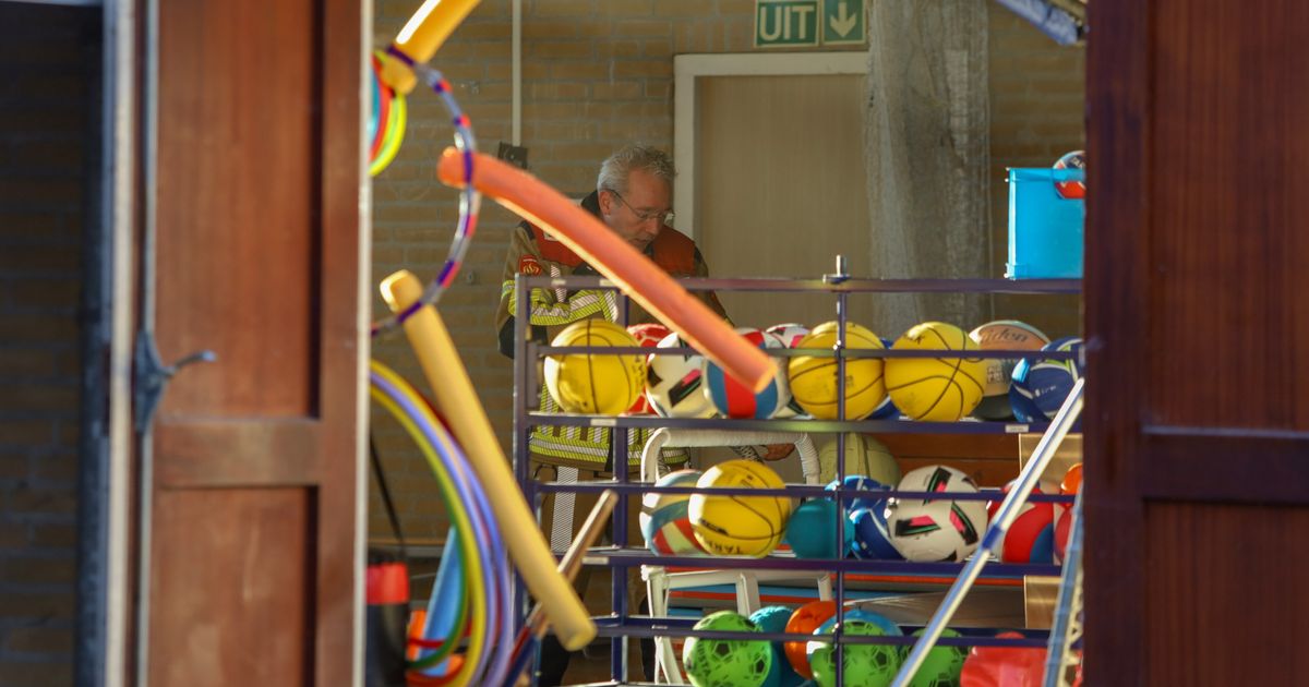 Brandweer in actie wegens rook in schoolgebouw Leeuwarden