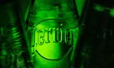 De bekende groene fles met ‘natuurlijk mineraalwater’ van Perrier, een merk van Nestlé. Foto Fred Tanneau/AFP