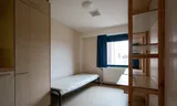 Een patiëntenkamer in een tbs-kliniek.