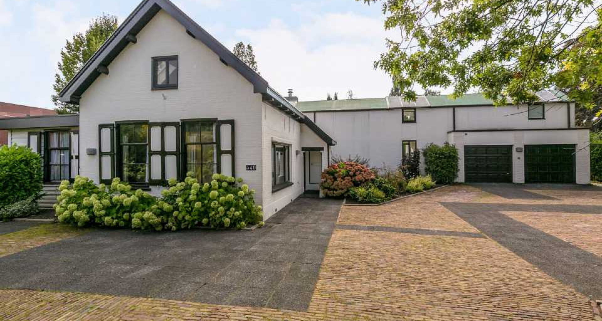 In deze riante woning woont hitzangeres Davina Michelle