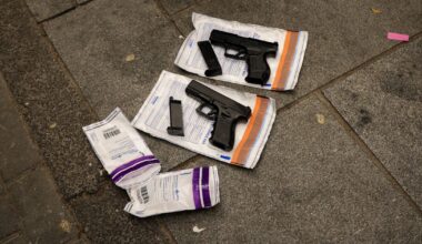 Arrestaties bij winkelcentrum na melding overval - Rijnmond