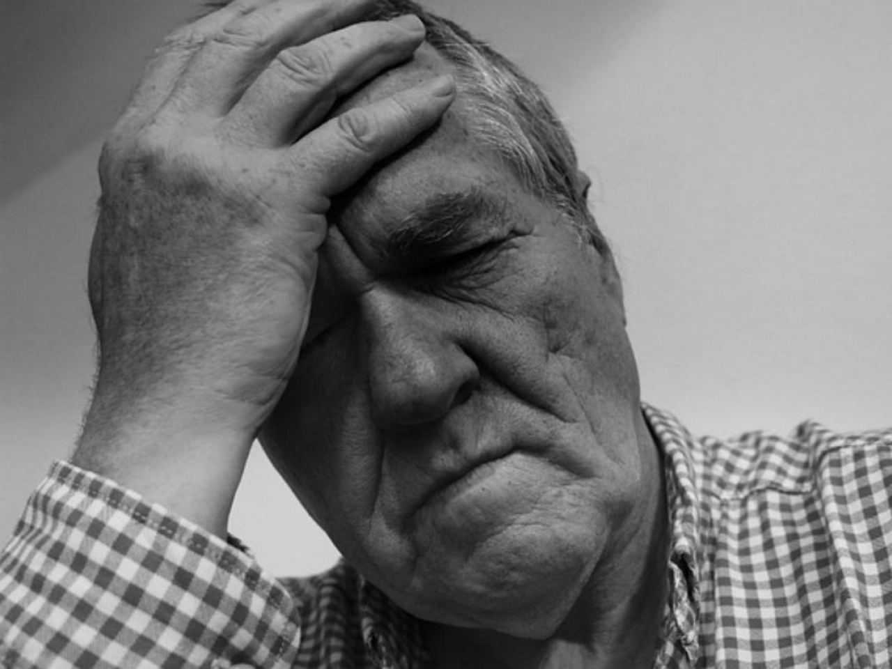 Kan je hersenaneurysma, zoals man van Belle Perez kreeg, voelen aankomen? Neuroloog noemt risicofactoren