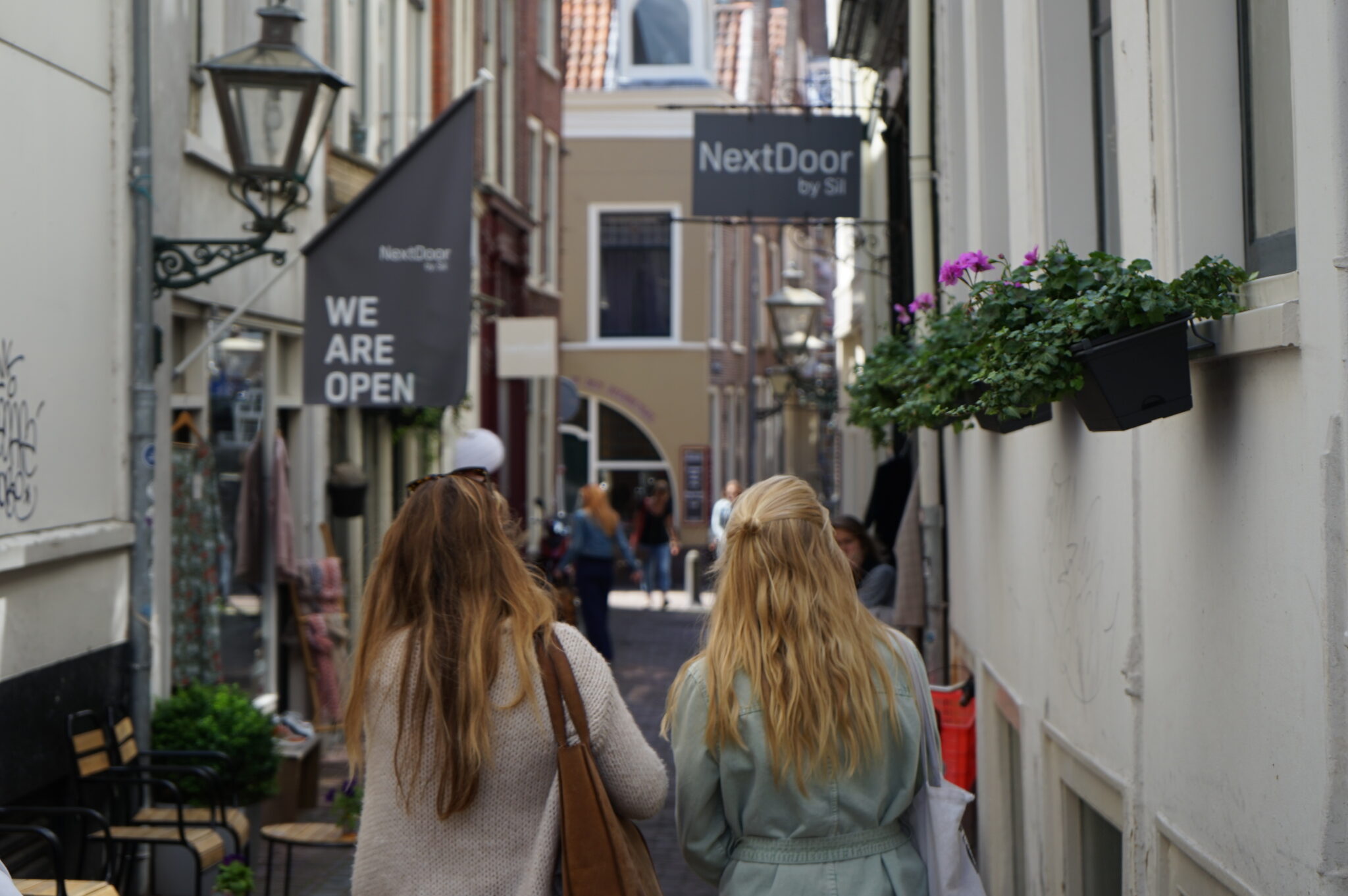 Pieterskerkchoorsteeg steegje winkelen leiden sfeerbeeld