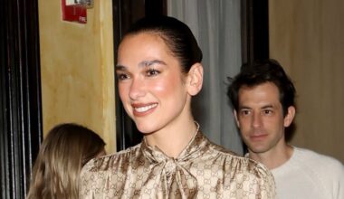 Dua Lipa pleit voor de terugkeer van logomania in een Gucci-look