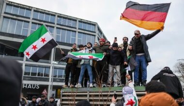 Duitsland zet eerste Syriër gedwongen uit, Nederland kiest voorlopig voor vertrekbonus