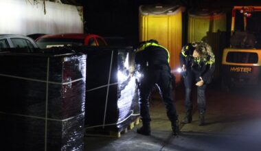 Duizenden lachgascilinders gevonden op woonwagenkamp - Omroep West