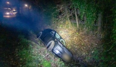 Automobilist belandt in de sloot - Rijnmond