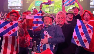 Een uurtje 'Fryslân boppe' op WK darten in Londen: "Het was een echt gevecht"