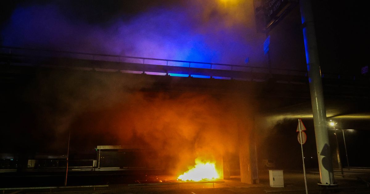 Gewonde na botsing met drie auto's, bestuurder onder invloed aangehouden - Rijnmond