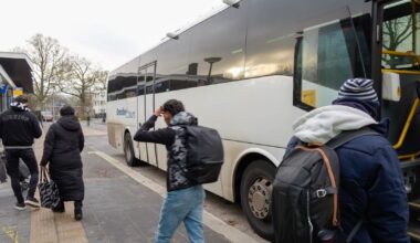 Asielzoekers hoeven toch geen kaartje te kopen voor pendelbus Ter Apel