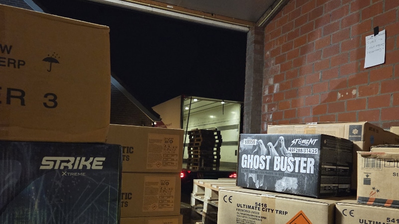 Ruim tienduizend kilo vuurwerk inbeslaggenomen