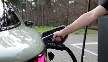 Elektrische rijders gebruiken hun auto meer, vooral in het weekeinde
