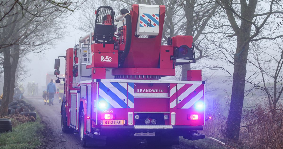 Brand bij boerenbedrijf Gaastmeer snel onder controle | KNMI waarschuwt voor dichte mist tot in de middag