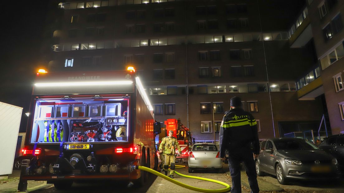 De keukenbrand in de flat werd vermoedelijk veroorzaakt door vuurwerk.