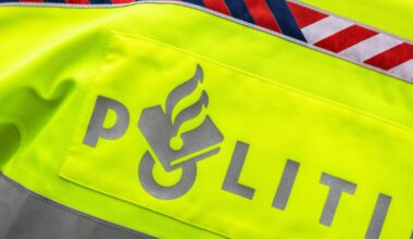 Wijkagent vindt 'toevallig' meerdere wapens - Omroep West