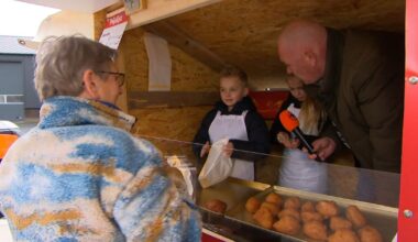 Achtjarige Binck zo gek van oliebollen dat hij zijn eigen kraam heeft