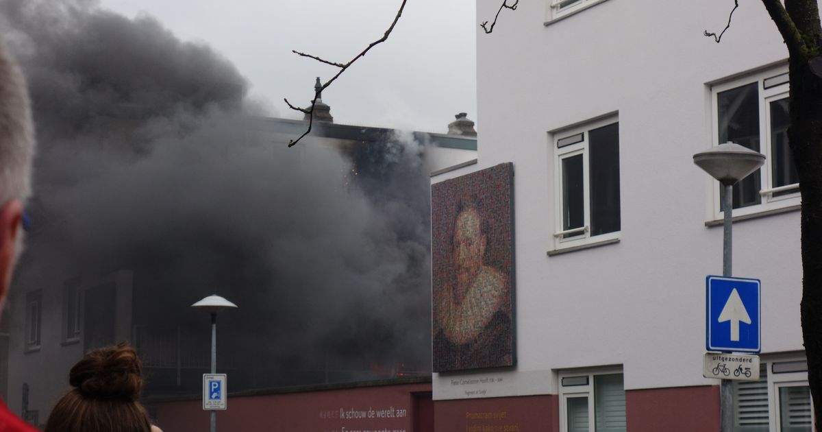 Woning in brand in Utrecht, vrouw uit huis gehaald - RTV Utrecht