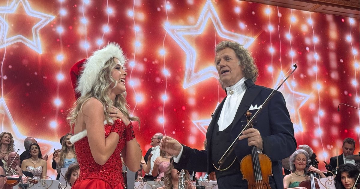 André Rieu zwaait Emma Kok uit bij kerstconcert in Maastricht