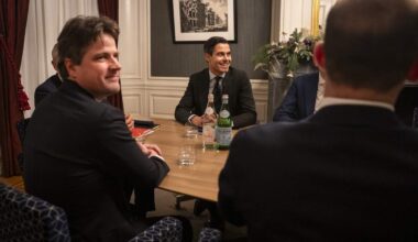 Henri Bontenbal (CDA) en Rob Jetten (D66) samen met informateur Sybrand Buma in het Johan de Witthuis voor de voortzetting van de gesprekken over de formatie.