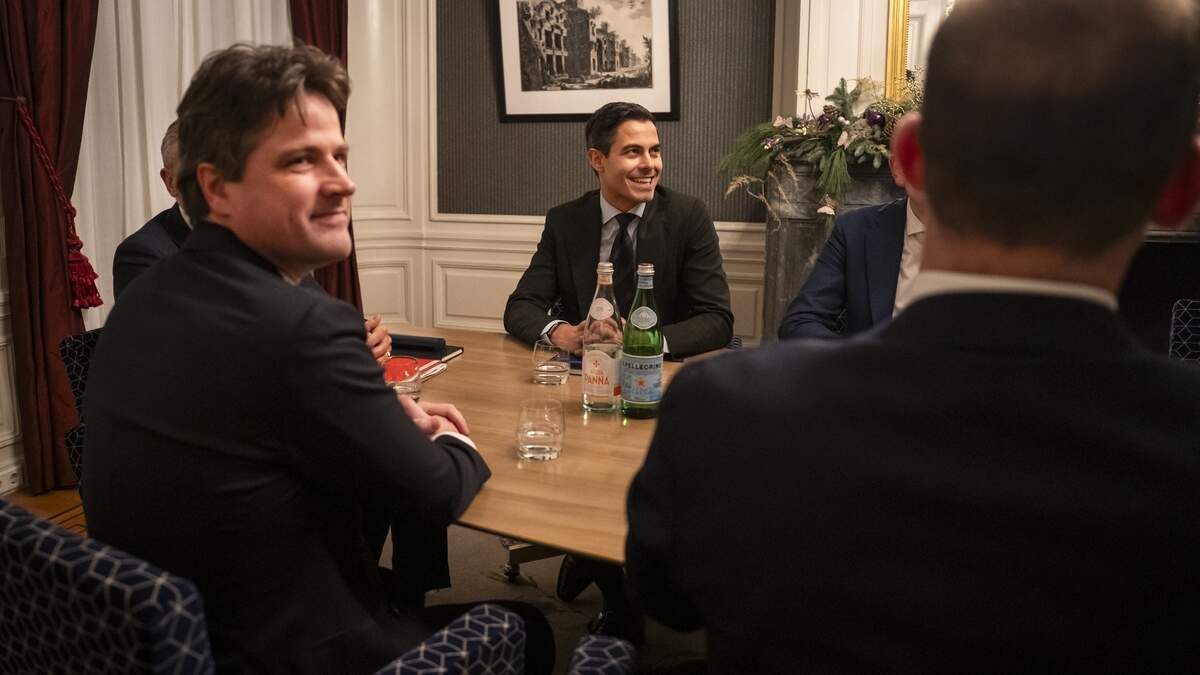 Henri Bontenbal (CDA) en Rob Jetten (D66) samen met informateur Sybrand Buma in het Johan de Witthuis voor de voortzetting van de gesprekken over de formatie.